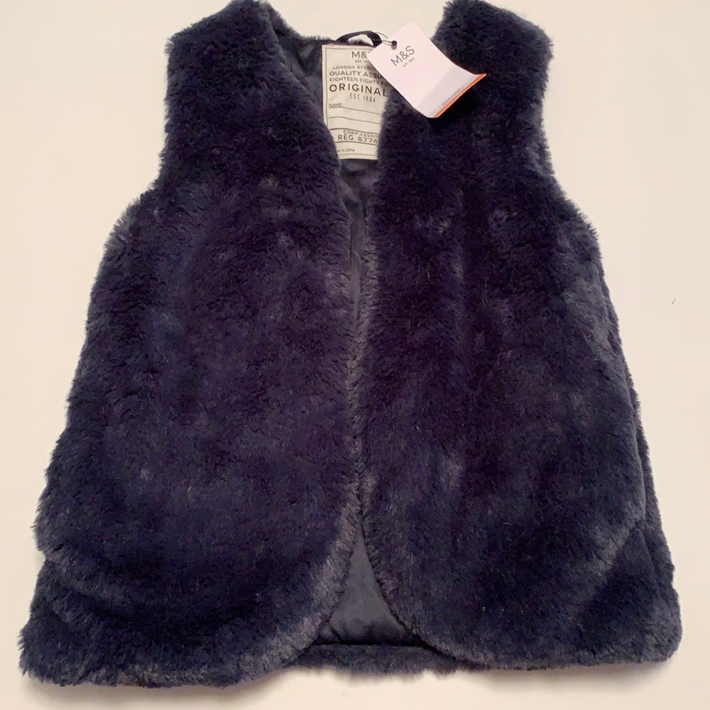 Girls navy blue faux fur vest. British brand Marks and Spencer size 9- l0 years